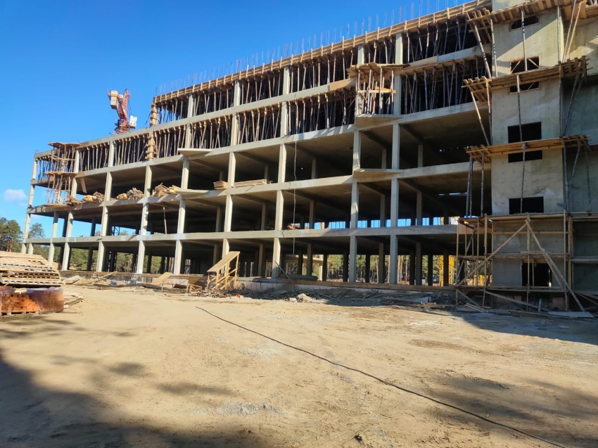  Каркас здания поликлиники новой детской больницы в Чите заканчивают бетонировать